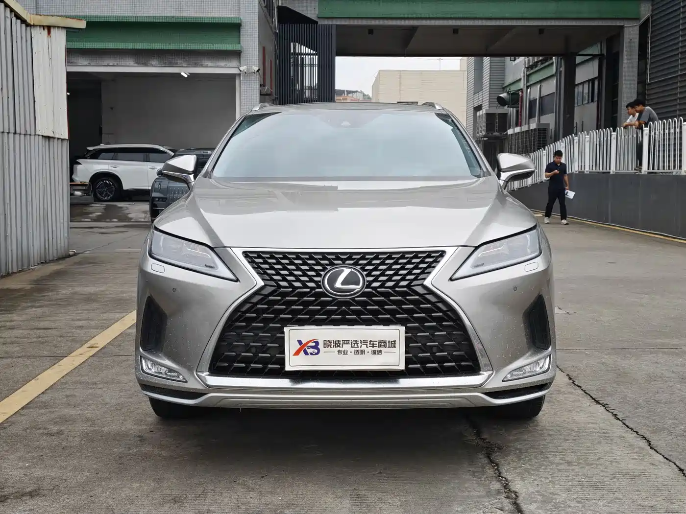 Lexus RX 2020 Facelift 300 2WD Comfort Edition фото 2
