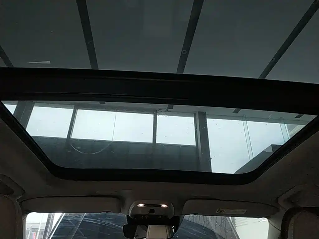 Фото 18 - Volvo XC40
