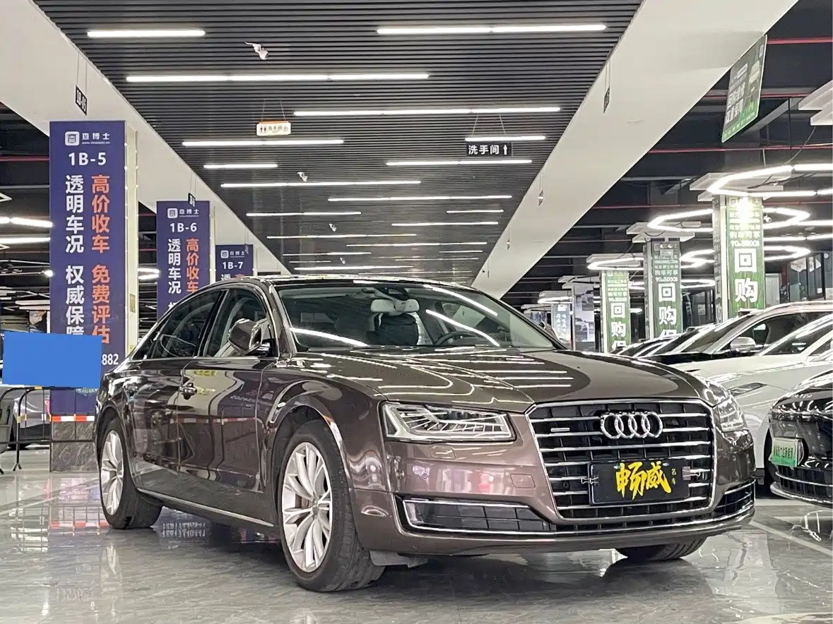 Фото 3 - Audi A8