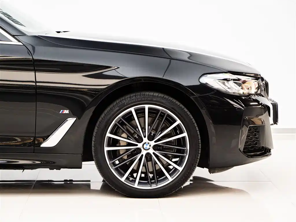 BMW 5 Series 2023 530Li Leading M Sport Package фото 9
