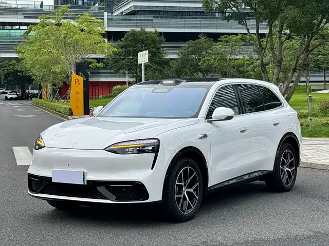 AITO Wenjie AITO M6
