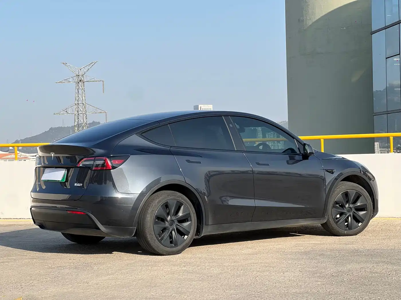 TESLA MODEL Y