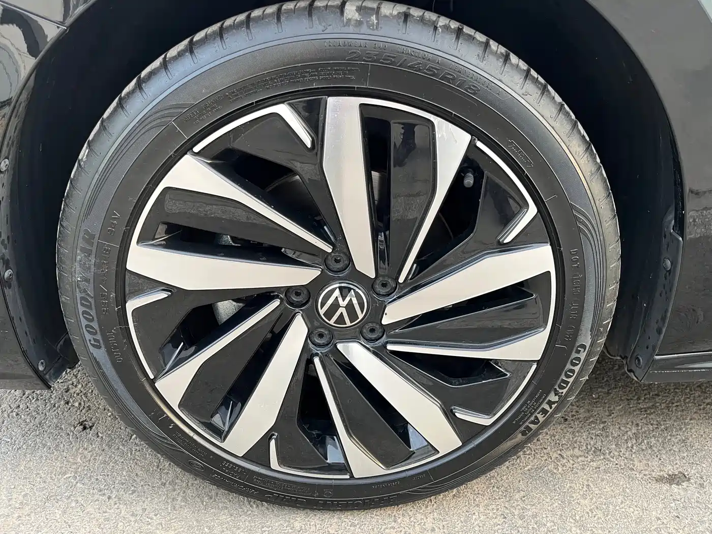 Volkswagen Passat 2022 330TSI Starlight Luxury Edition фото 18
