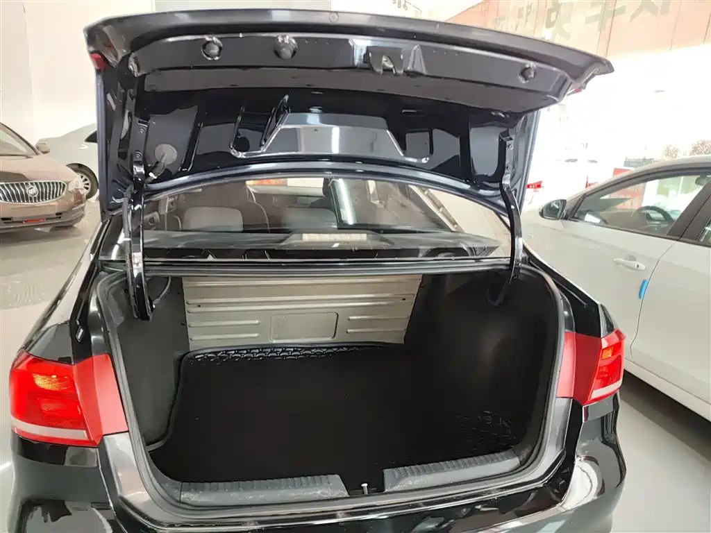 Volkswagen Santana 2015 1.4L Manual Trend Edition фото 19