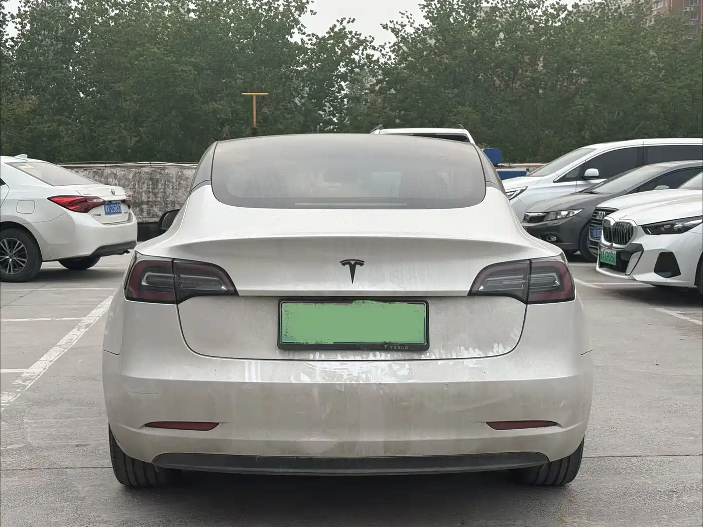 TESLA MODEL 3