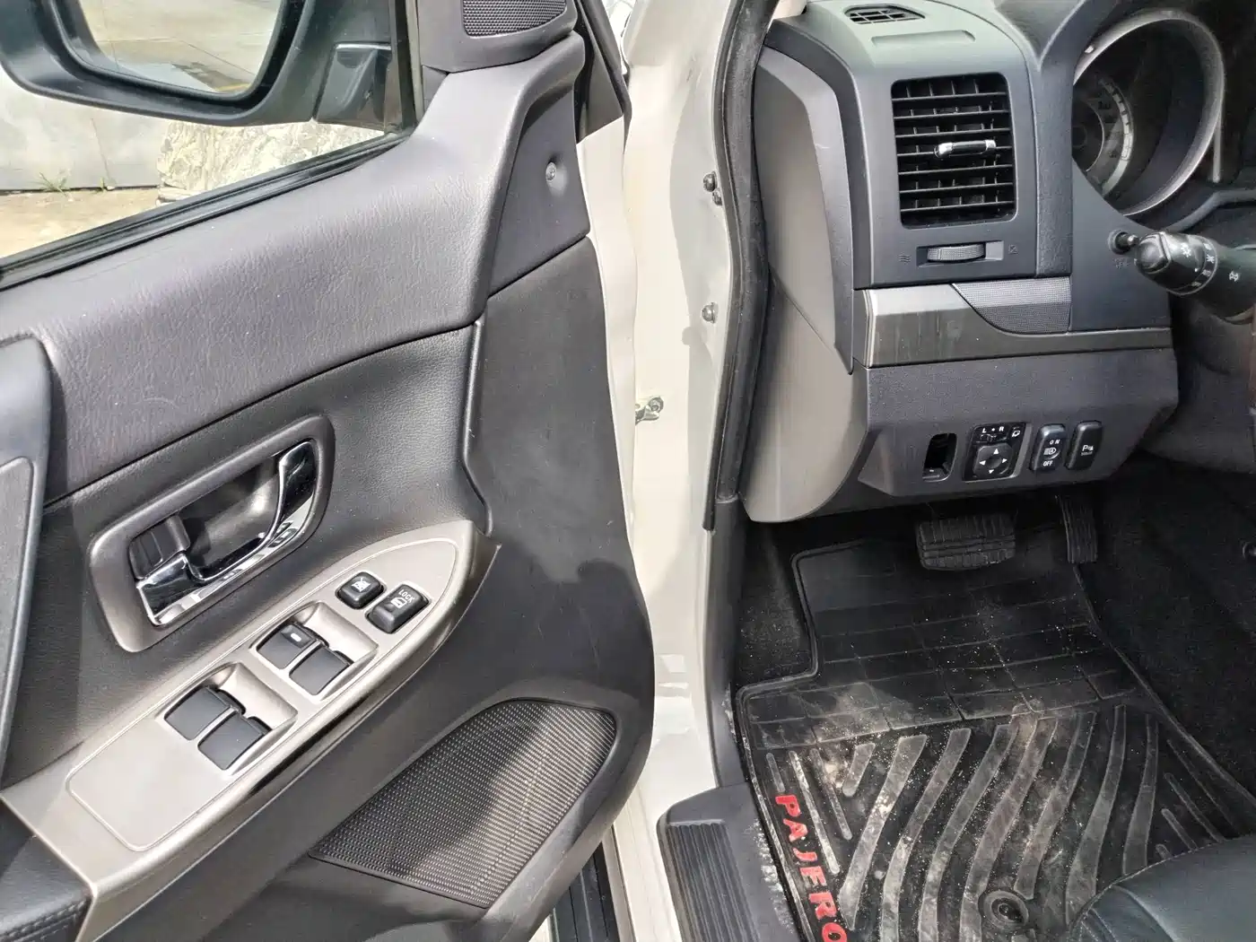 Mitsubishi Pajero (Import) 2016 2016 3.0L Automatic Luxury (China V)