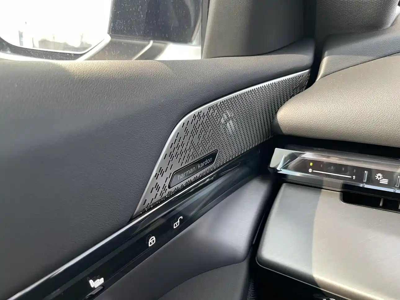 BMW i5 2024 eDrive 35L Premium Model M Sport Package фото 12