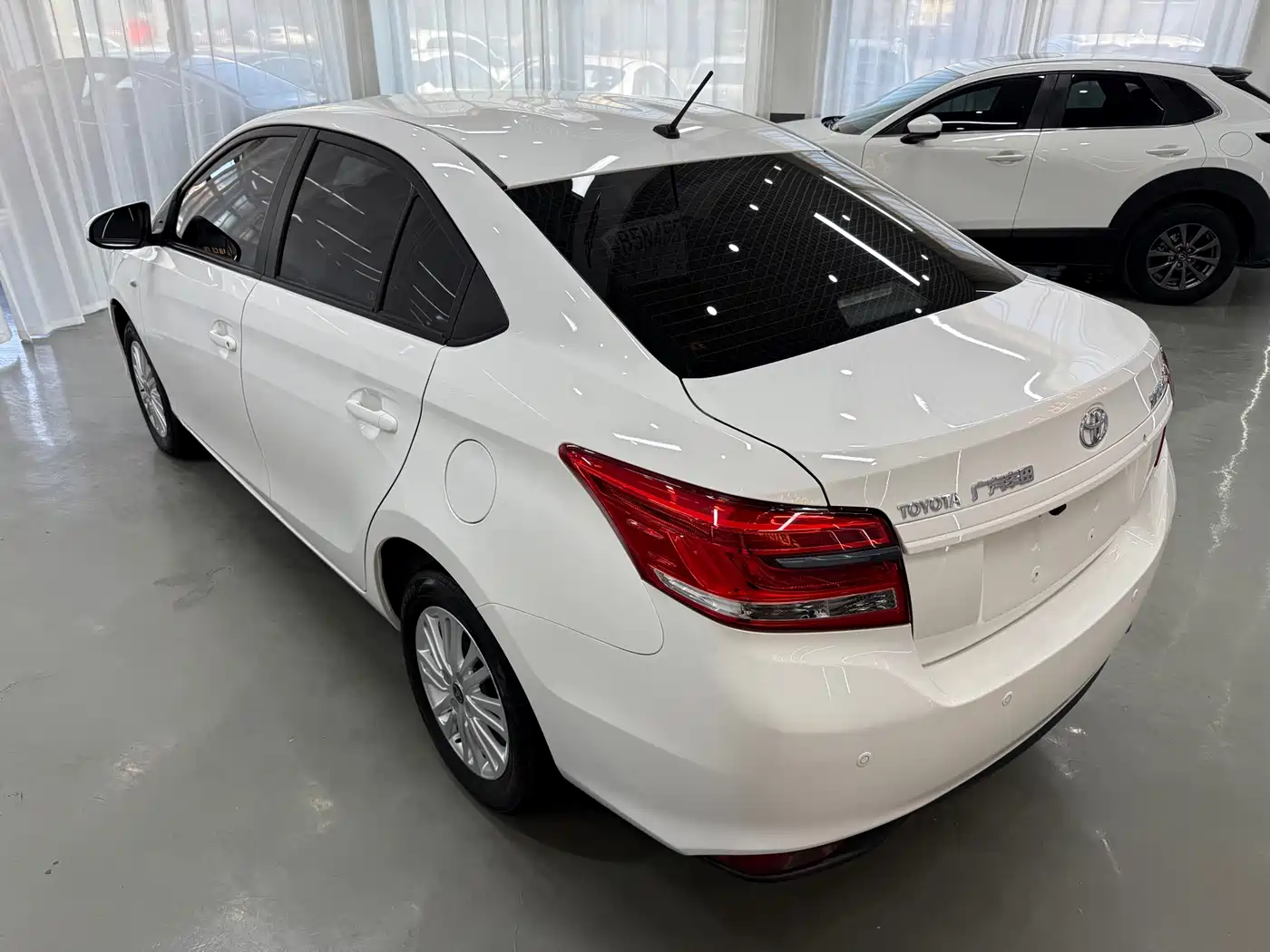 Toyota YARiS L Zhi Xiang 2022 1.5L CVT Leading PLUS Edition фото 4