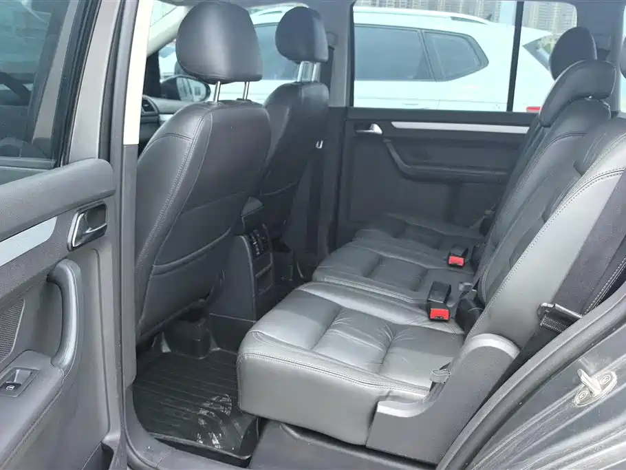 Volkswagen Touran 2015 1.4T Manual Comfort Edition 5-seater фото 11