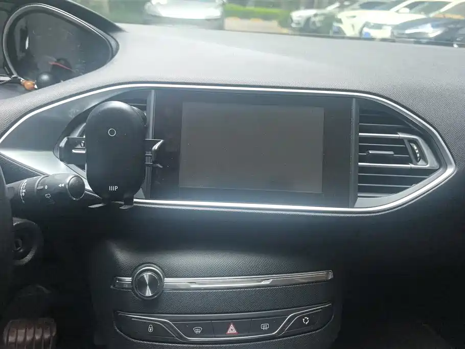 Peugeot 308S 2015 1.2T Auto Dynamic Edition фото 13