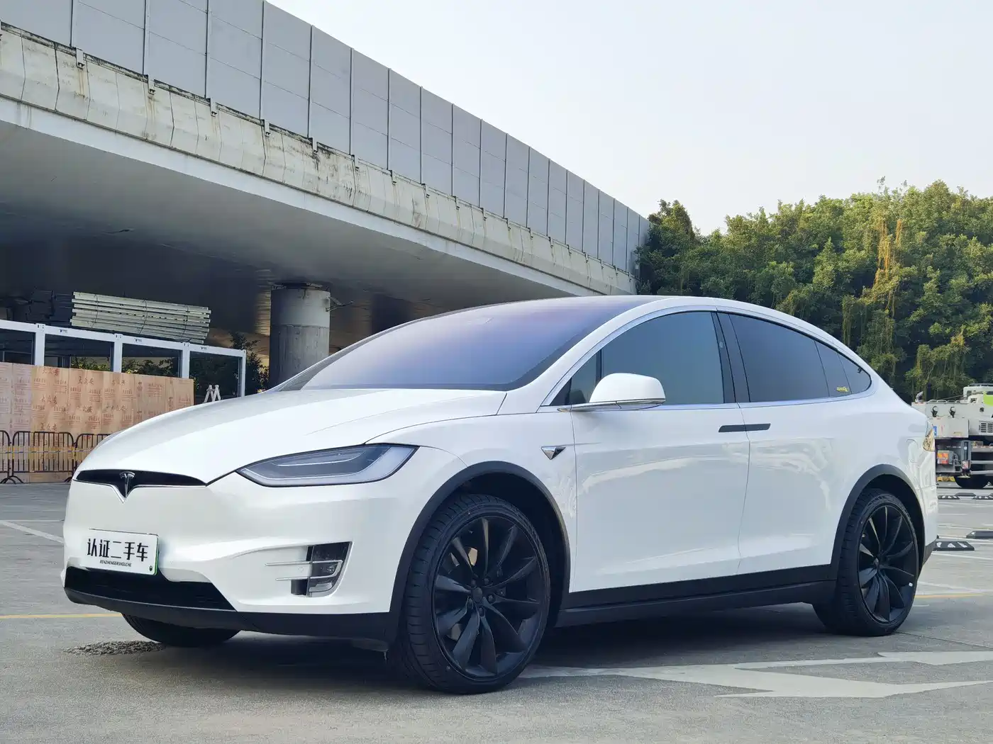 TESLA MODEL X