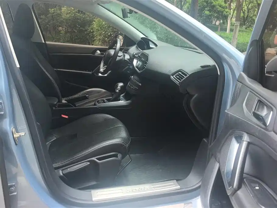 Peugeot 308S 2015 1.2T Auto Dynamic Edition фото 8