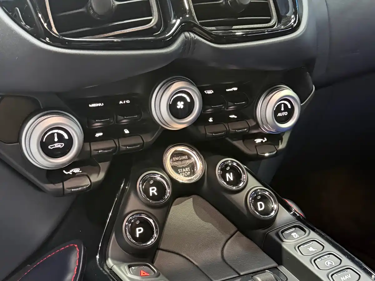 Aston Martin V8 Vantage 2020 2020 4.0T V8 Coupe 007 Edition