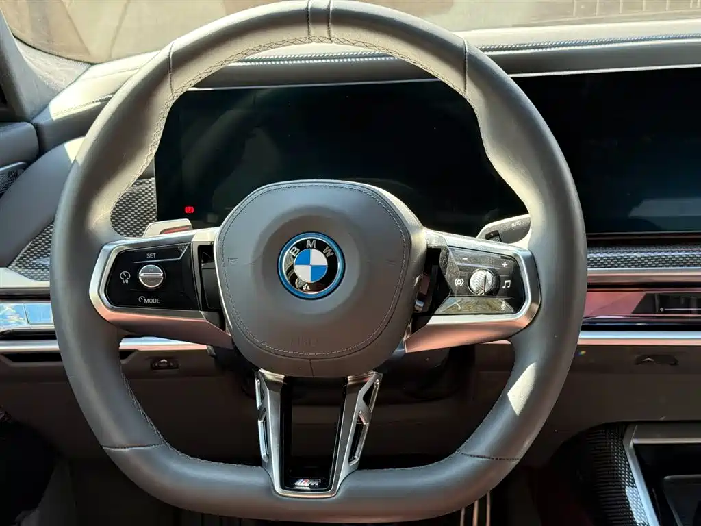 BMW I7