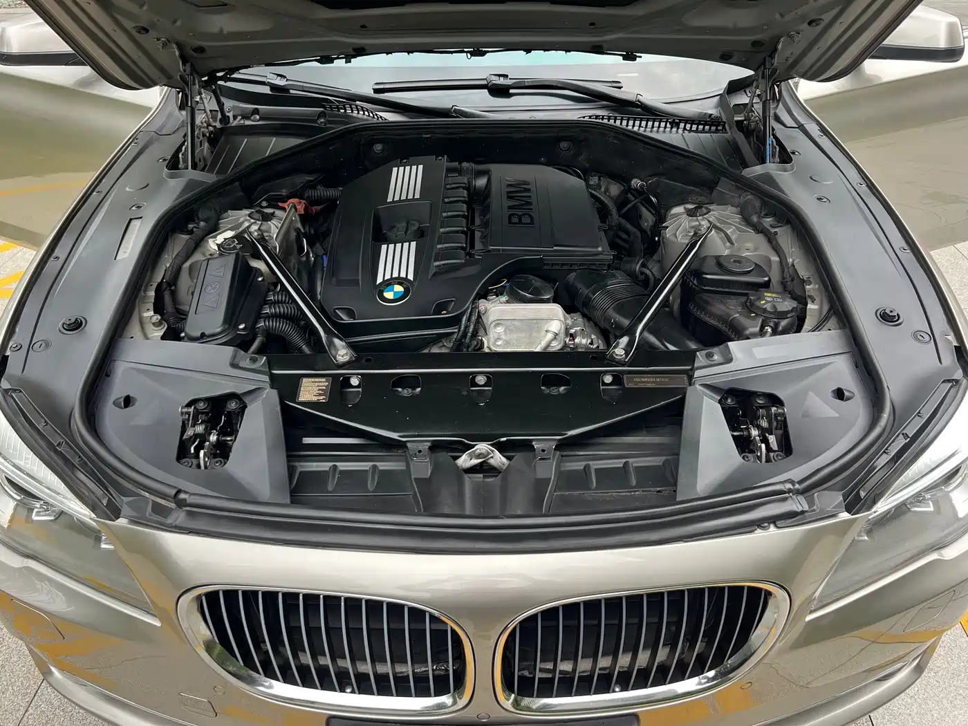 BMW 7 Series 2009 Model 740Li Leading Edition фото 14
