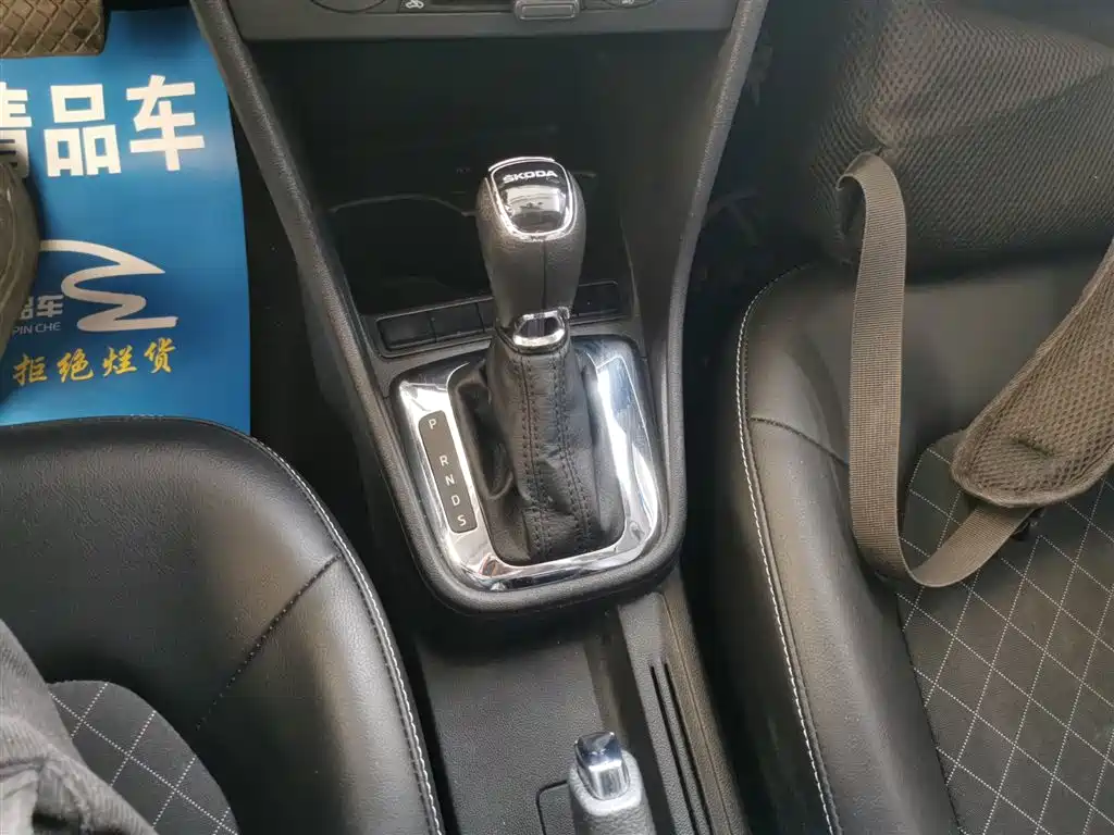 Škoda Rapid 2018 1.6L Automatic Comfort Edition фото 10