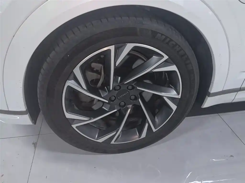 Lynk & Co 09 EM-P 2021 2.0T PHEV Ultra 6-seater фото 23