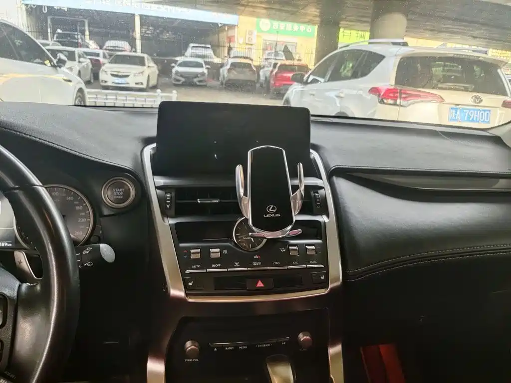 Фото 6 - Lexus NX