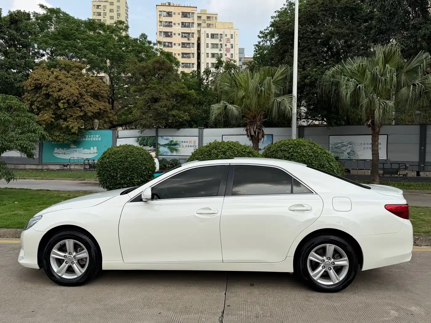 Toyota Reiz 2013 2.5V Elite Edition фото 7