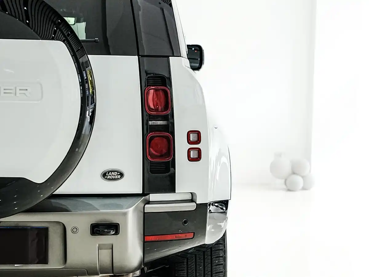 Land Rover Defender 2024 110 3.0T P400 X-DYNAMIC HSE фото 9