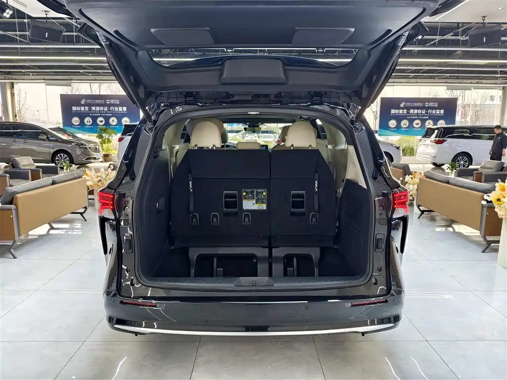 Toyota Sienna 2024 2.5L Hybrid Premium Edition фото 33