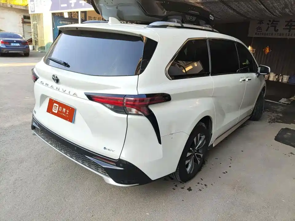 Toyota Granvia 2025 2024 2.5L Hybrid Luxury