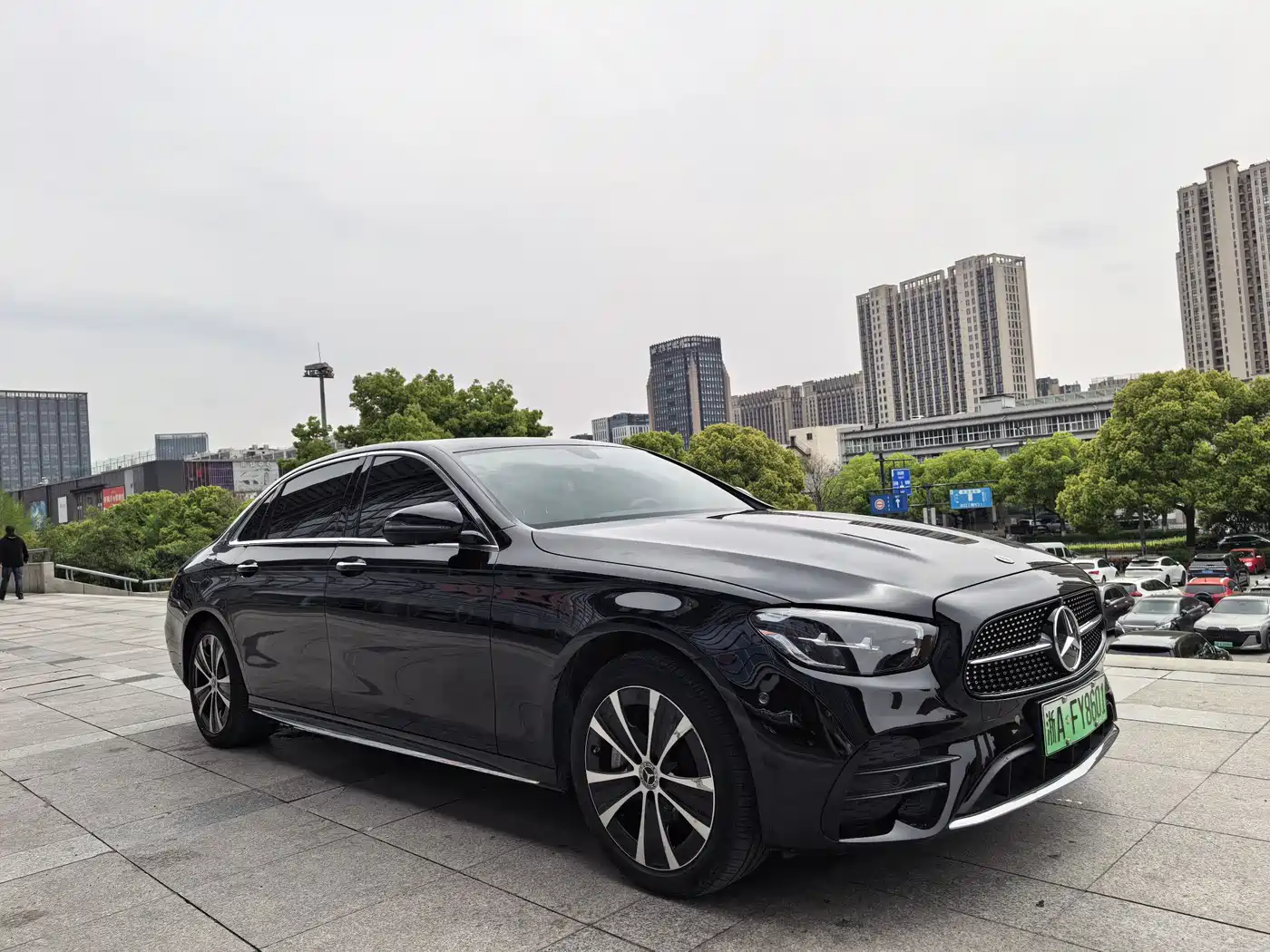 Mercedes-Benz E-Class New Energy 2022 Facelift II E 350 e L Plug-in Hybrid Sedan фото 5