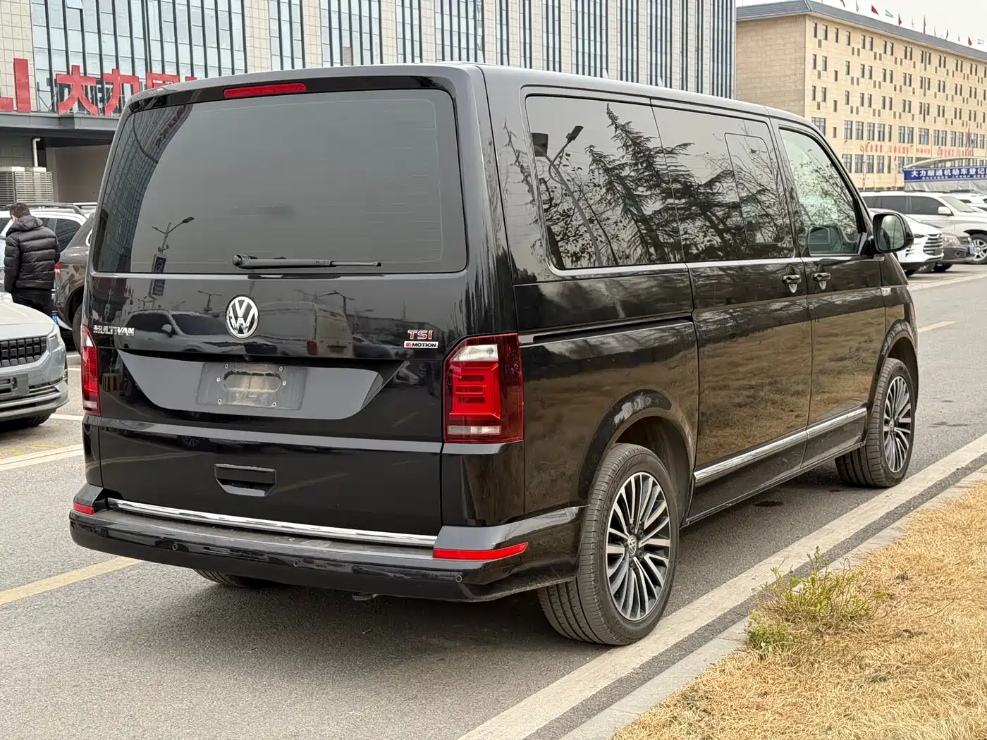 Volkswagen Multivan 2018 2.0TSI 4WD Premium Edition 7-Seater фото 5