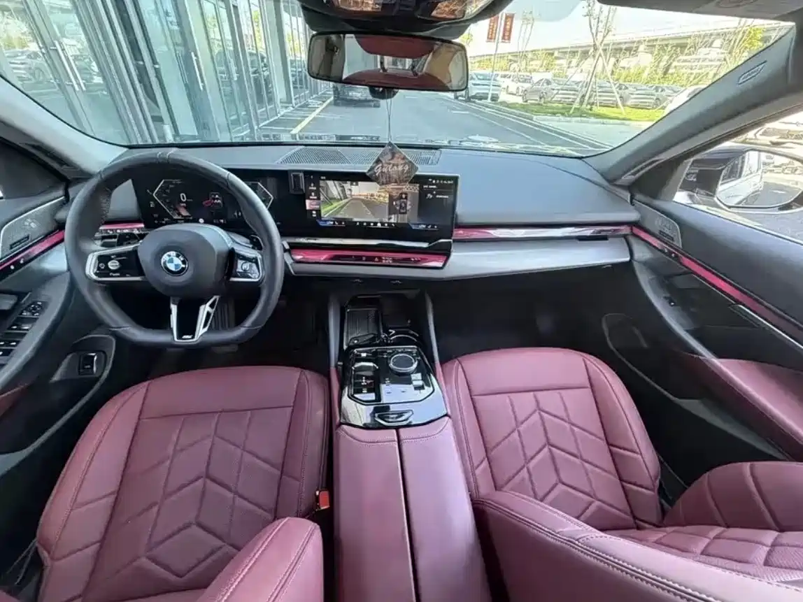 BMW 5 Series 2024 530Li Leading M Sport Package фото 5