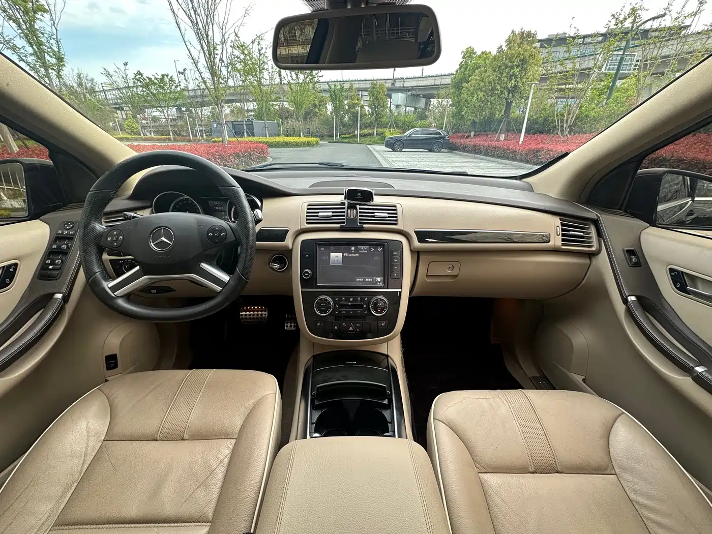 Mercedes-Benz R-Class 2017 R 320 4MATIC Luxury Collector's Edition фото 16