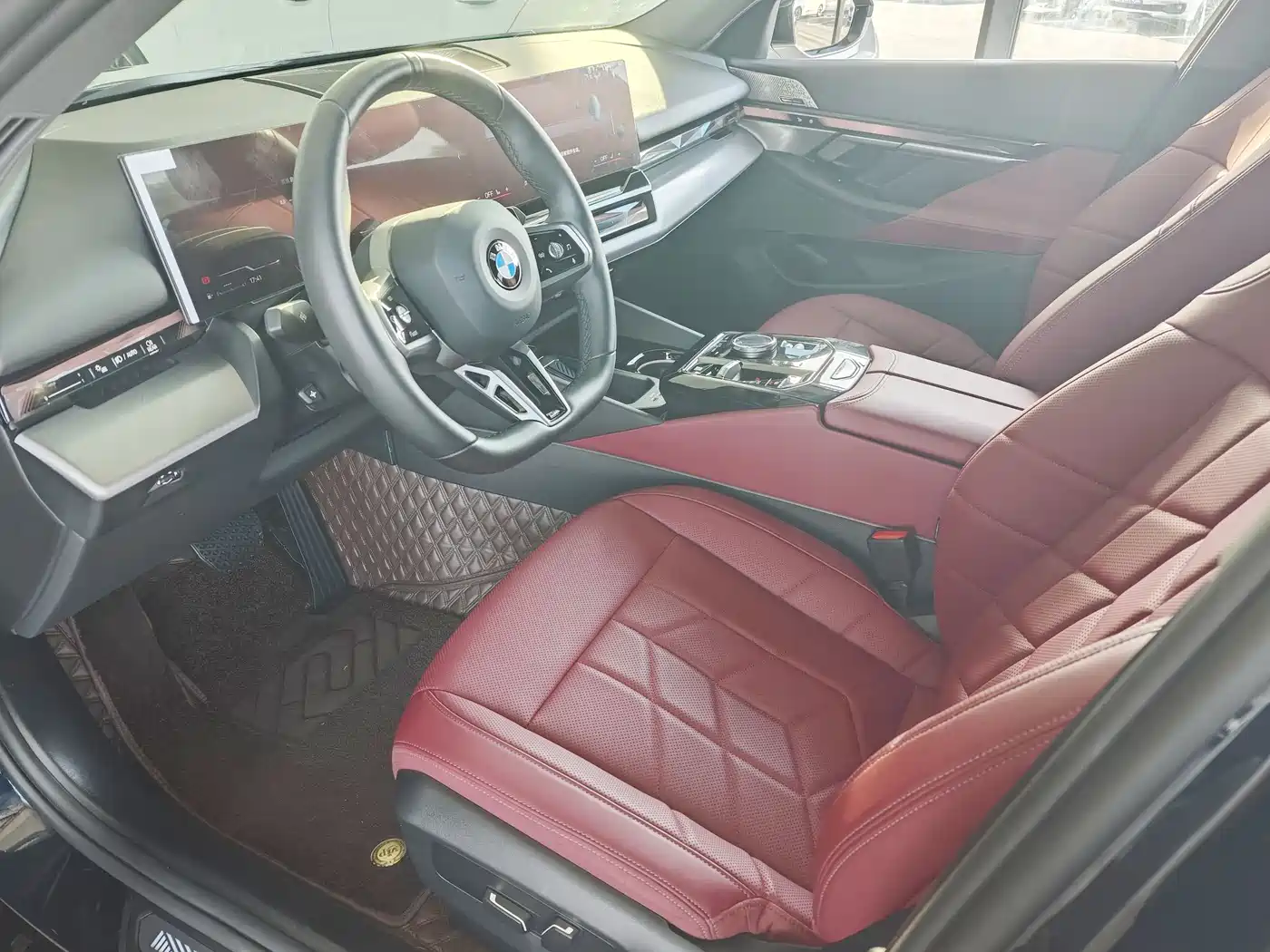 BMW 5 Series 2024 530Li Leading M Sport Package фото 10