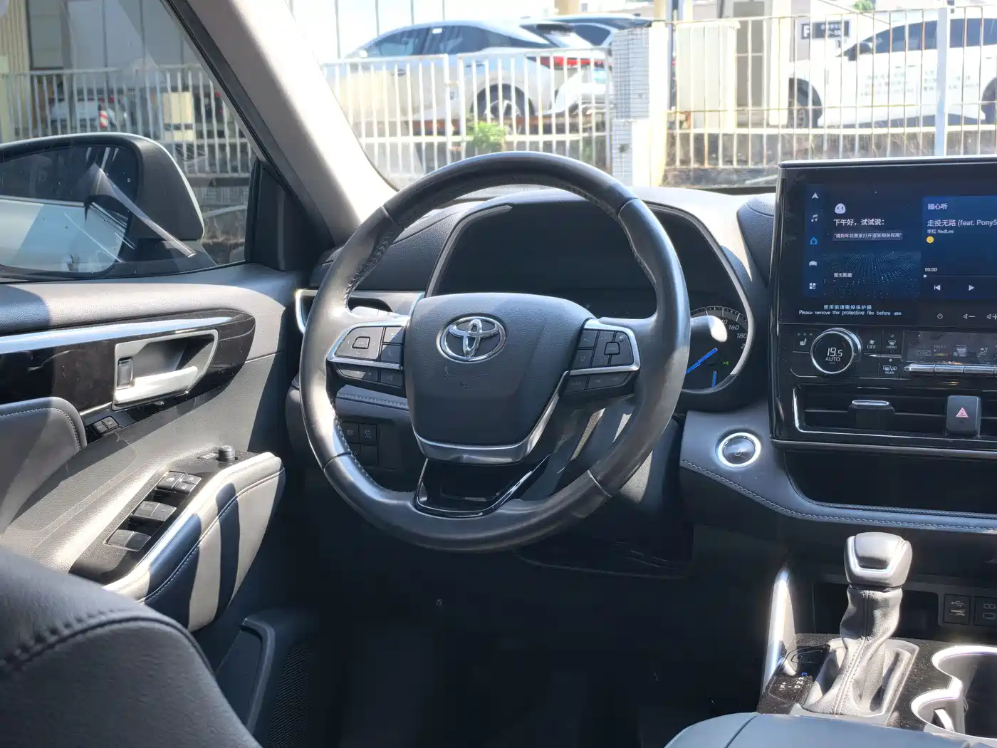 Фото 16 - Toyota Highlander