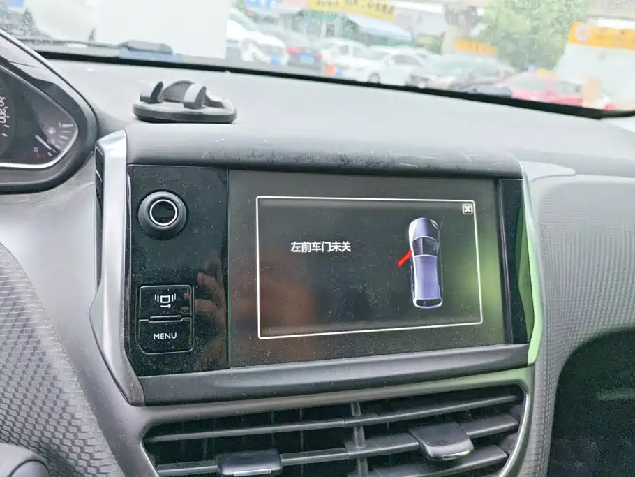 Photo 13 - Peugeot 2008