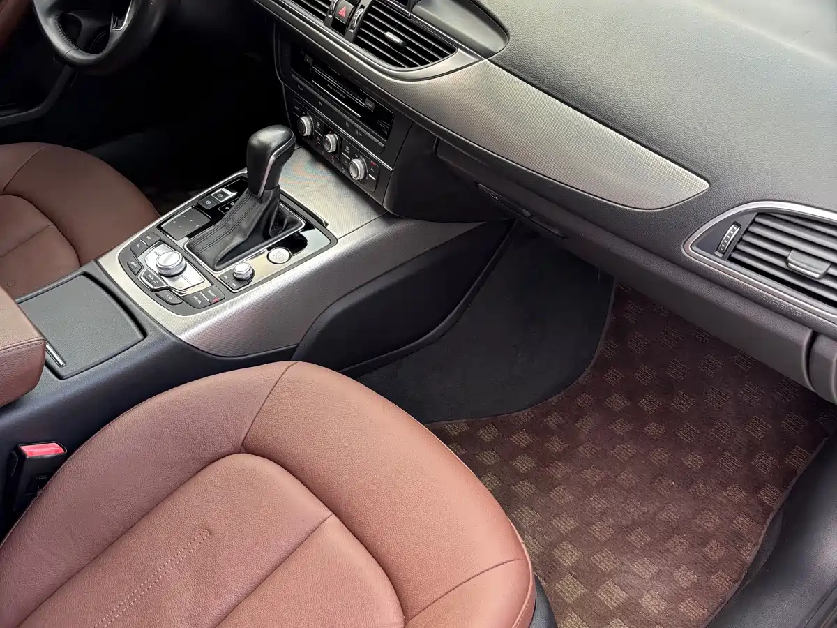Фото 15 - Audi A6L