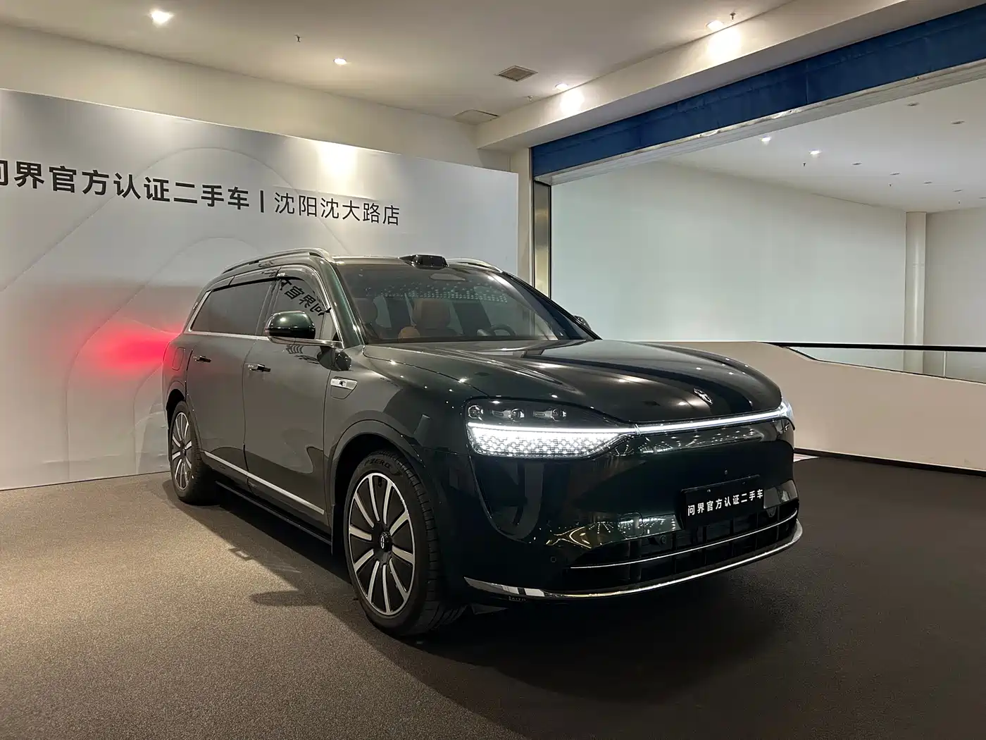 AITO Wenjie AITO M9 2024 Extended Range Max 42kWh 5-seater фото 3