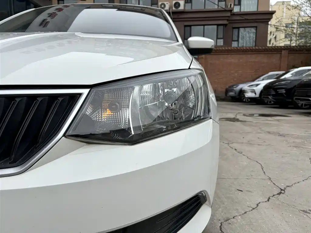 Škoda Fabia 2017 1.4L Manual Car Enjoy Edition фото 10