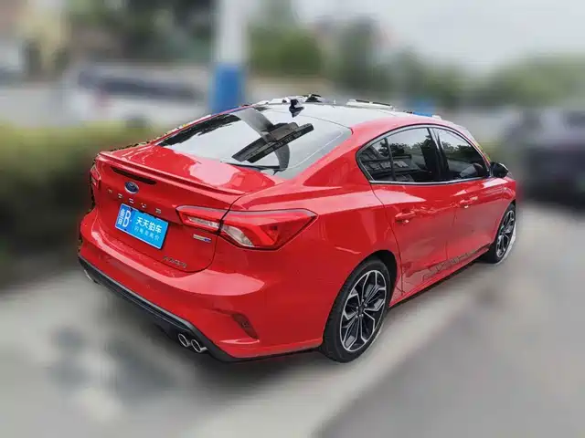Ford Focus 2020 Sedan EcoBoost 180 Automatic ST Line — фото 5
