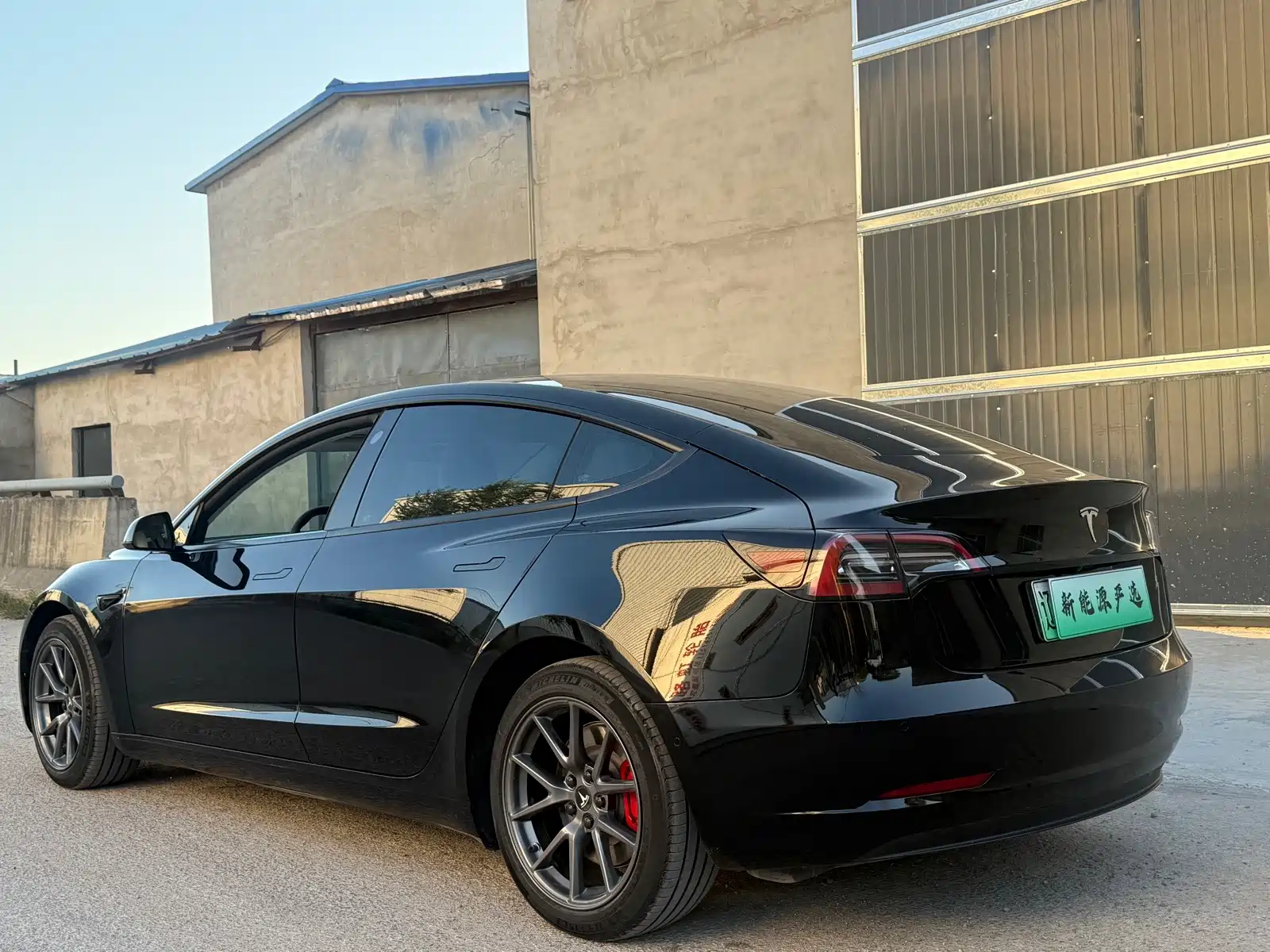 Фото 4 - Tesla Model 3
