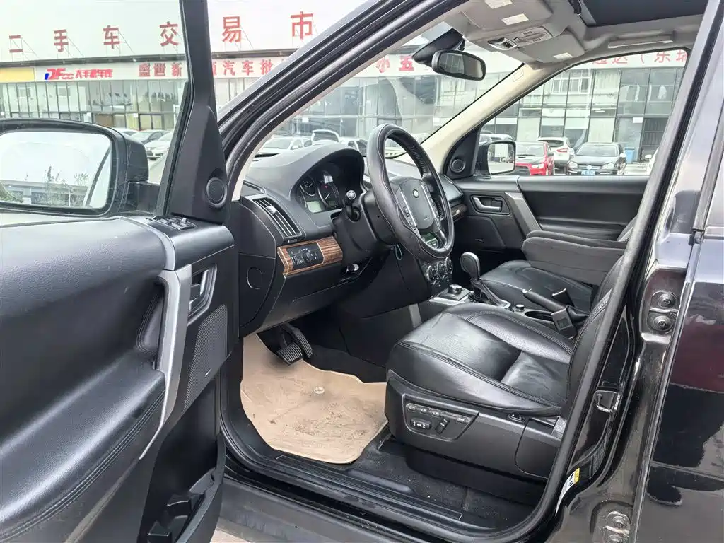 Land Rover Freelander 2 2010 3.2 i6 Automatic HSE Petrol фото 7