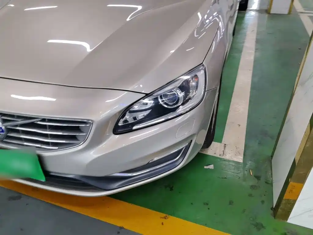Фото 24 - Volvo S60
