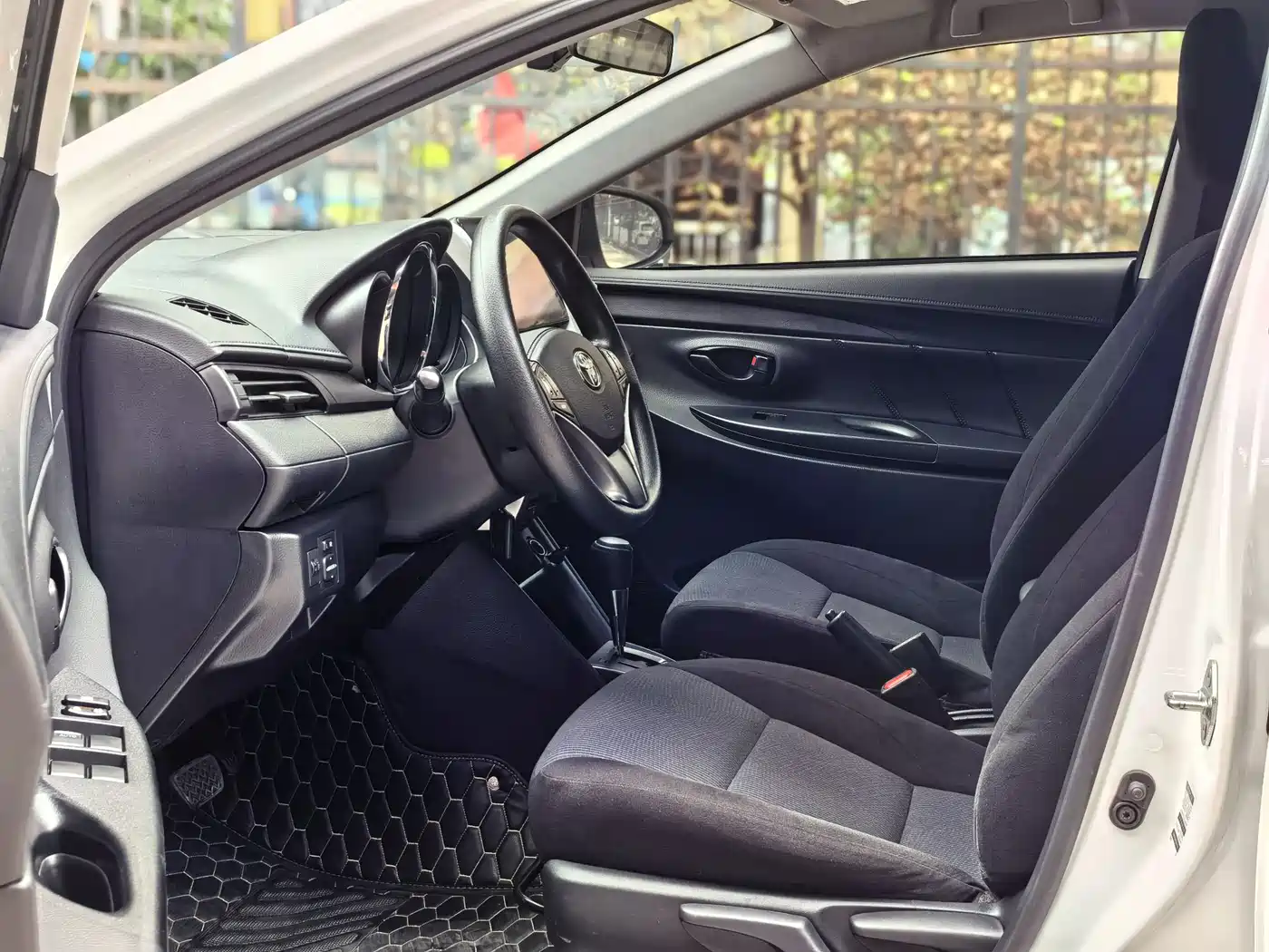 Toyota YARiS L Zhi Xiang 2019 1.5E CVT Charming China VI фото 6