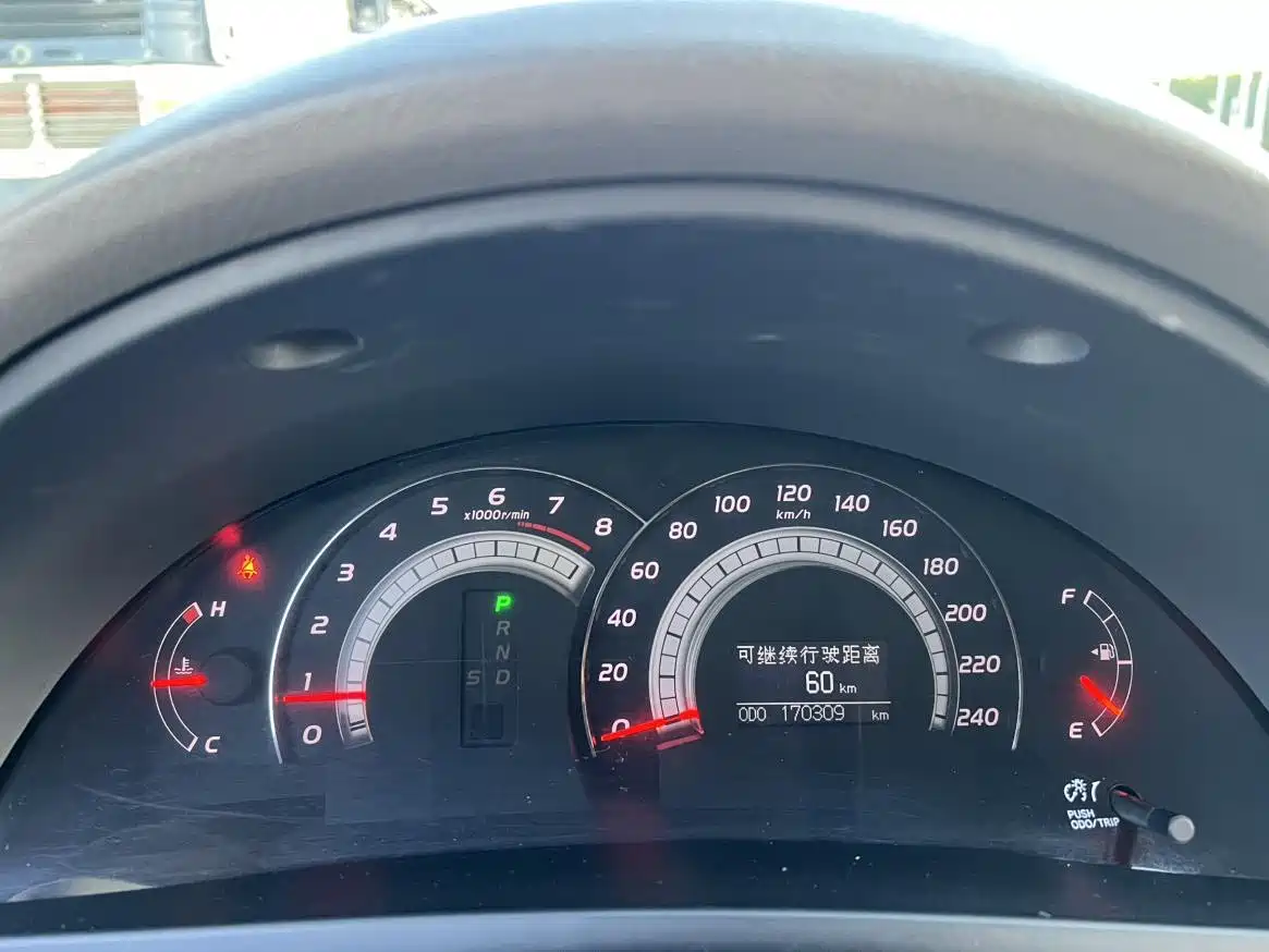 Фото 4 - Toyota Camry