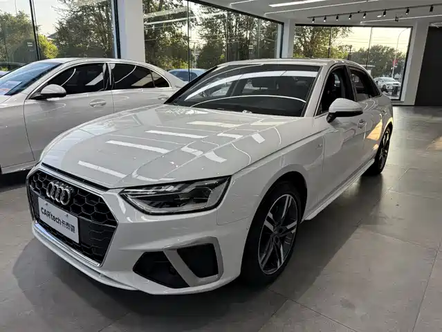 Audi A4L 40 TFSI, Люкс Драйв