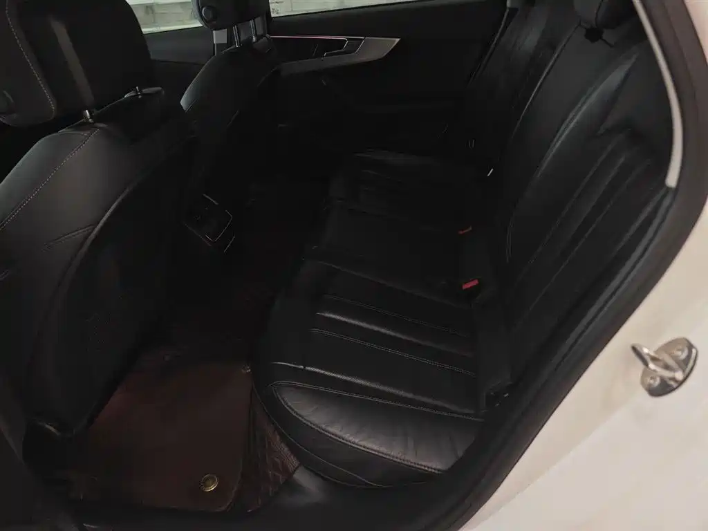Audi A4L 2022 40 TFSI Luxury Dynamic фото 13