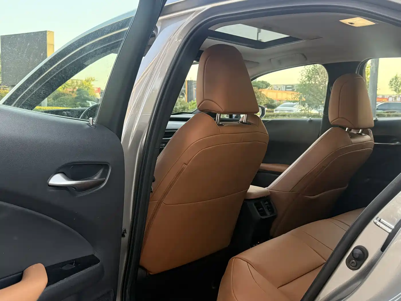 Lexus UX Electric 2020 300e Pure Yue Edition фото 5