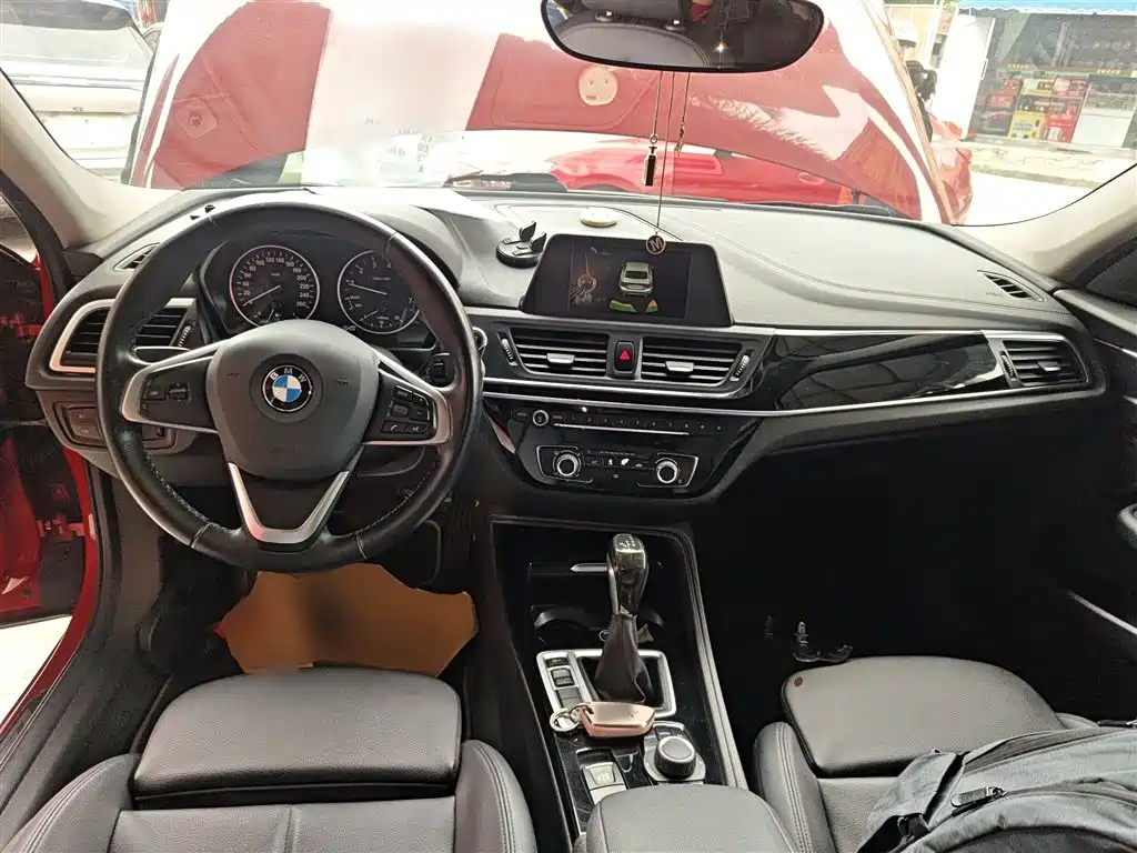 BMW 1 Series 2017 118i Sport фото 10