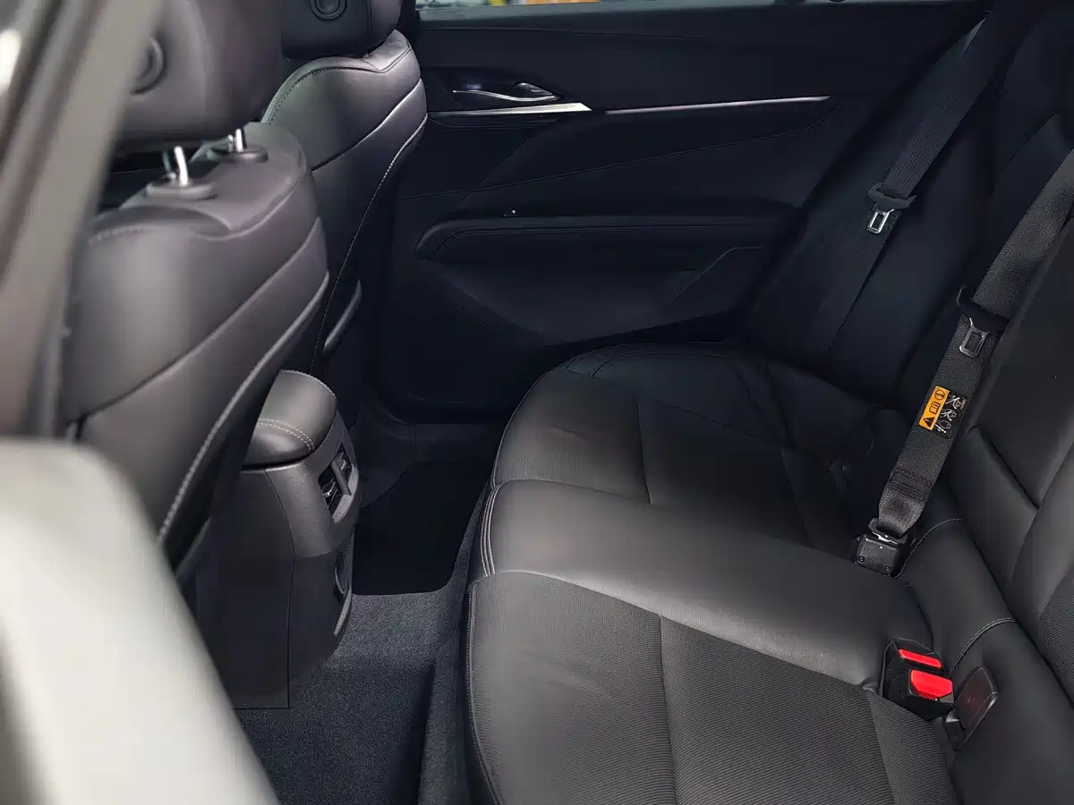 Cadillac CT4 2023 25T Luxury Model фото 10