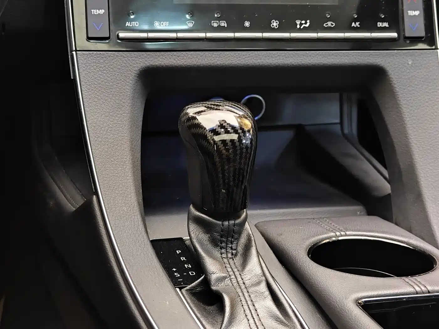 Toyota Avalon 2019 Hybrid 2.5L Luxury Edition China V фото 18