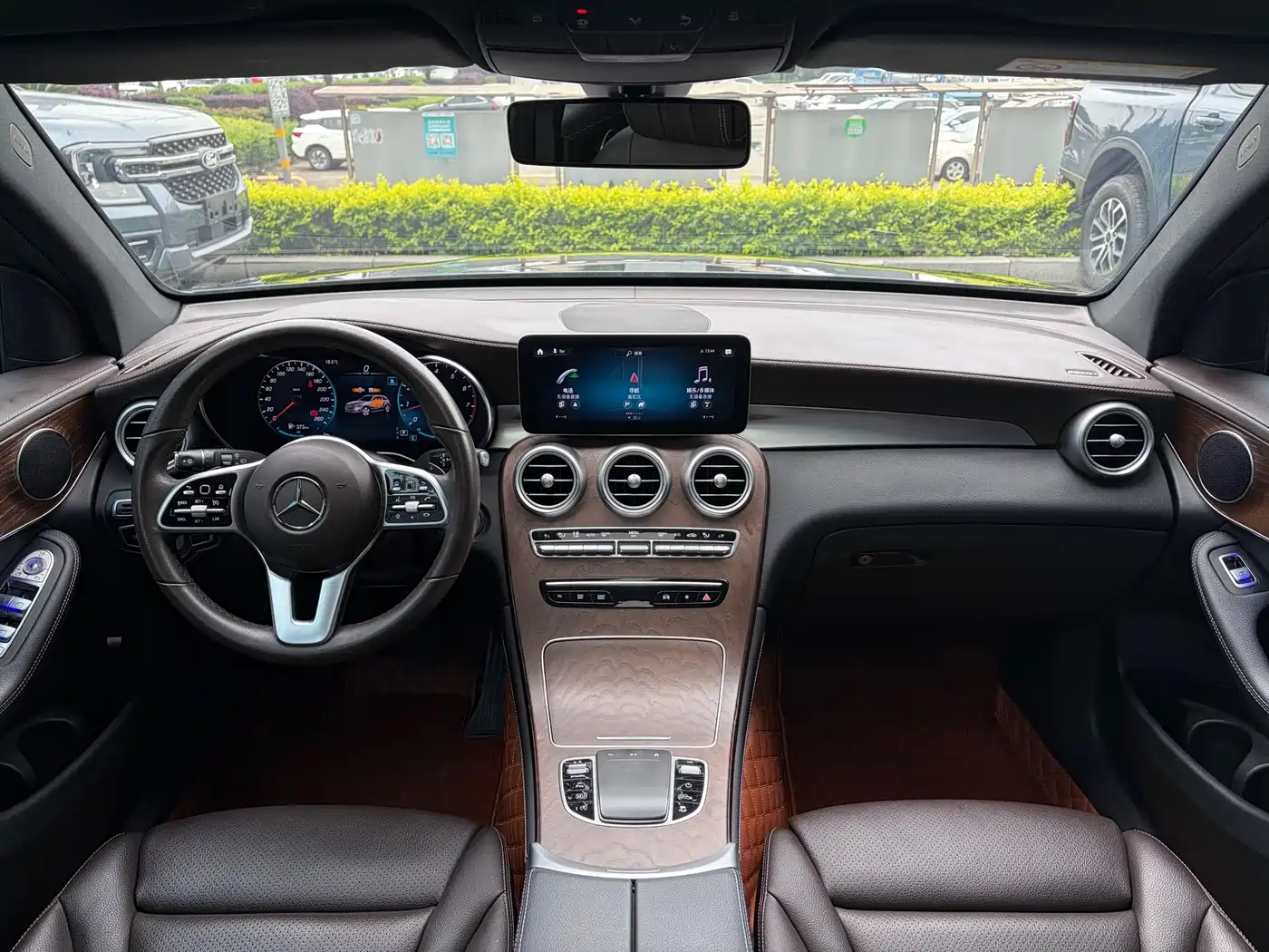Mercedes-Benz GLC 2022 Facelift GLC 260 L 4MATIC Luxury Model фото 21