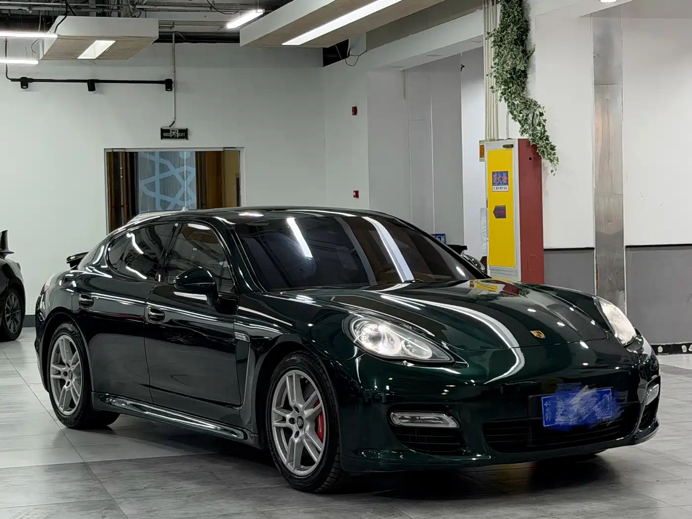 Фото 3 - Porsche Panamera